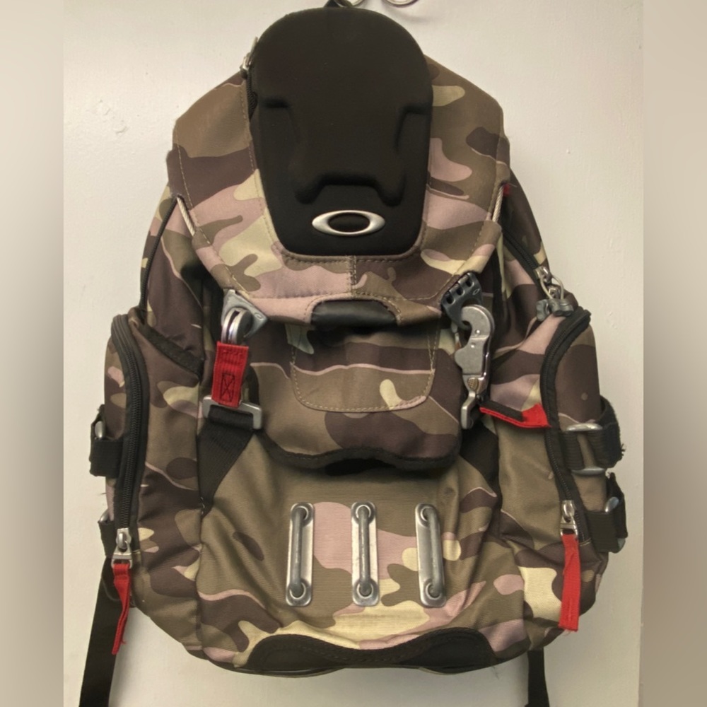 Oakley bathroom sink camo backpack